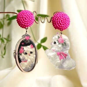 2/$30🌵 Vintage Style Kitten Looking In Mirror Earrings Acrylic Kitty Cat NEW